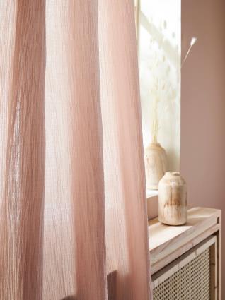 Cortinado translúcido, em gaze de algodão rosa claro liso
