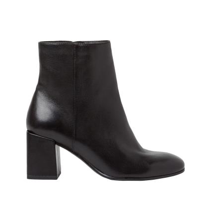 Botas em pele, Solo