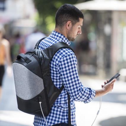 Mochila Antirroubo com USB e Compartimento para Tablet e Portátil 145947 - Cinzento