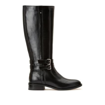 Collections Botas em pele, tacão raso, detalhe com fivelas