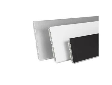 Zócalo pvc / aluminio modelo zesio para muebles de cocina 3,95m. acabados plata mate, blanco mate y negro mate acabado negro altura zócalo 100mm
