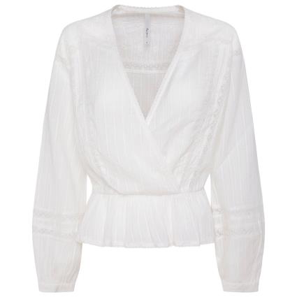 Blusa traçada, detalhes bordados