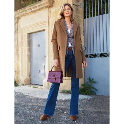 Jeans bootcut com efeito push up