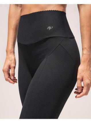 Controle legging localizado nas laterais das pernas e no abdômen preto L