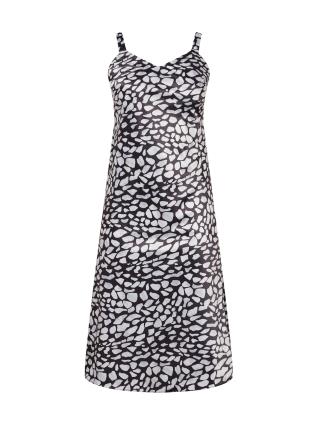 Trendyol Curve Vestido  preto / branco