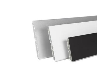 Zócalo pvc / aluminio modelo zesio para muebles de cocina 3,95m. acabados plata mate, blanco mate y negro mate acabado plata altura zócalo 164mm