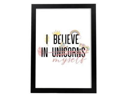 Cartazes Com Mensagens Felizes Esclarecidas. Decoração De Decoração 'Eu Acredito Em Unicórnios' Com Frases Motivadoras E Cheios De Energia. Sem Quadro