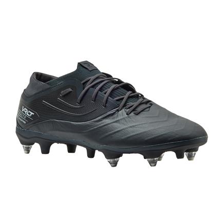 CHUTEIRAS EM PELE DE FUTEBOL EM RELVA MOLHADA HOMEM VIRALTO IV PREMIUM SG PRO EVOLUTION