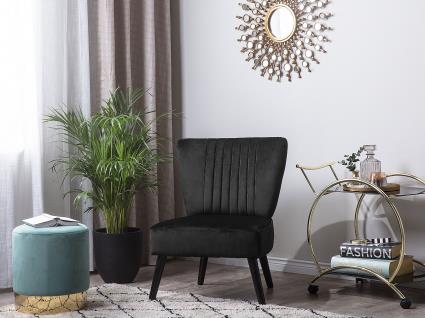 Poltrona estofada em veludo preto VAASA