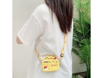 Boneco GAATPOT New Pokenon Anime Figure Pikachu Eevee Charmander Silicone Coin Purse Belt Bag Cute Fashion Shoulder Bag Toy For Kids Xmas Gifts