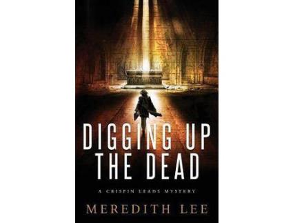 Livro Digging Up The Dead: A Crispin Leads Mystery de Meredith Lee ( Inglês )