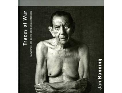 Livro traces of war de jan banning (inglês)