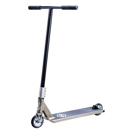 Striker Gravis Scooter Prateado L