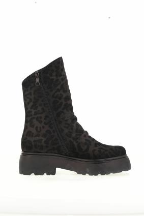 Botas em pele camurça, Mjus