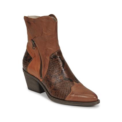 Casta  Botins DOST  Castanho Disponível em tamanho para senhora. 36,37,40.Mulher > Sapatos > Botins