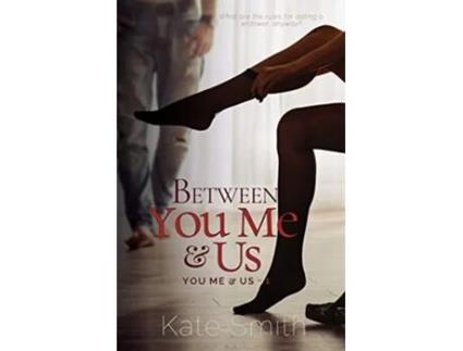 Livro Between You Me and Us de Kate Smith (Inglês)