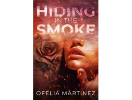 Livro Hiding In The Smoke paperback Or Softback de Ofelia Martinez (Inglês)