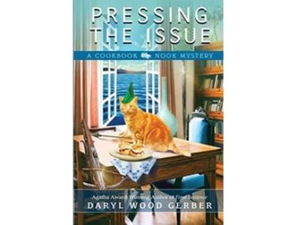 Livro Pressing the Issue Cookbook Nook Mystery de Daryl Wood Gerber (Inglês)