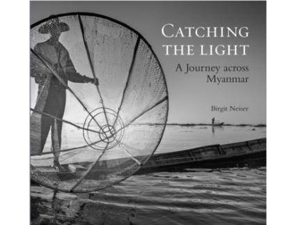 Livro Catching the Light de Birgit Neiser (Inglês)