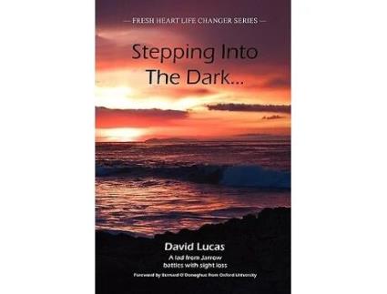 Livro Stepping Into the Dark A Lad from Jarrow Battles with Sight Loss Fresh Heart Life Changer de David Lucas (Inglês)