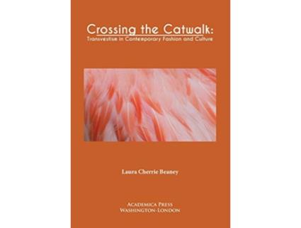 Livro Crossing the Catwalk de Laura Cherrie Beaney (Inglês - Capa Dura)