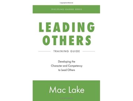 Livro Leading Others Developing the Character and Competency to Lead Others Discipling Leaders de Mac Lake (Inglês)