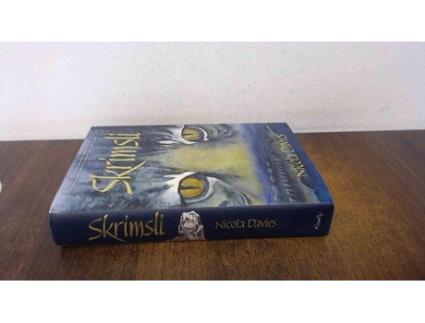 Livro Skrimsli de Nicola Davies (Inglês - Capa Dura)