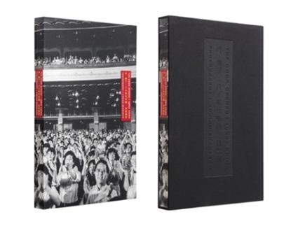 Livro The Door Opened 1980s China de Adrian Bradshaw (Inglês - Capa Dura)