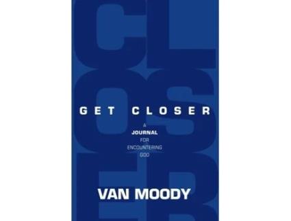 Livro Get Closer: A Journal For Encountering God Van Moody (Inglês)