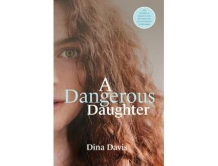Livro A Dangerous Daughter Dina Davis (Inglês)