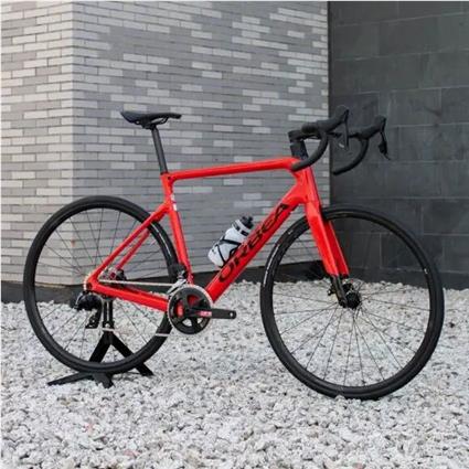 Bicicleta vermelha personalizada ORBEA Orca M31e Team 2022