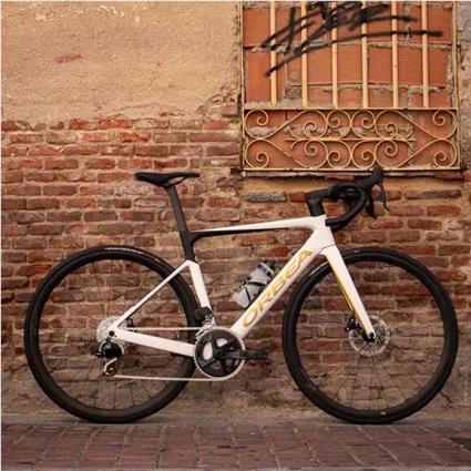 Bicicleta ORBEA Orca M31eLTD branca 202 personalizada