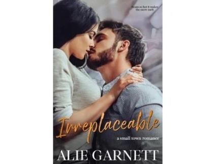 Livro Irreplaceable In a Small Town de Alie Garnett (Inglês)
