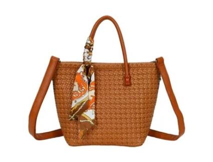 Bolsa de ombro feminina com padrão de castanhas e galanteria