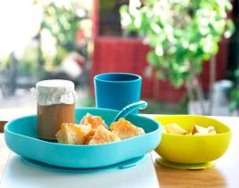 Prato em silicone com ventosas da  azul claro liso