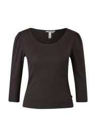 Q/S designed by Camisa  preto