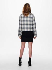 Only Casaco modelo camisa aos quadrados