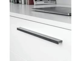 Tirador alumino angle acabado efecto inox medida tirador dist. 256mm.