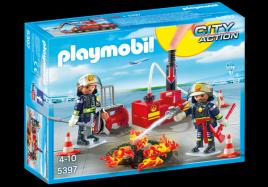 Equipa de Bombeiros com Bomba