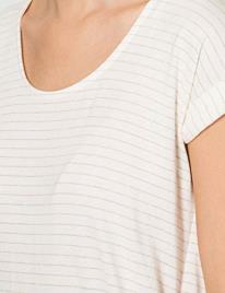 T-shirt às riscas brilhantes