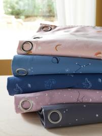 Cortina opaca com detalhes fosforescentes, Estrelas cinzento escuro estampado