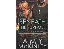 Livro Beneath The Surface de Amy McKinley ( Inglês )