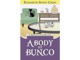 Livro A Body At Bunco: A Myrtle Clover Cozy Mystery de Elizabeth Spann Craig ( Inglês )