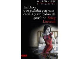 Livro La Chica Que Soñaba Con Una Cerilla Y Un Bidón De Gasolina de Steig Larsson (Espanhol)
