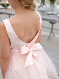 Vestido de cerimónia em cetim e tule, para menina bege-rosado