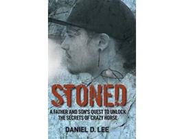 Livro Stoned A Father and Sons Quest to Unlock the Secrets of Crazy Horse de Daniel Lee (Inglês)