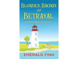 Livro Blondes Bikinis and Betrayal A Lifes a Beach Cozy Mystery de Emerald Finn (Inglês)