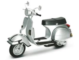 Brinquedo sobre Rodas NEW-RAY 42213SS (5 anos)