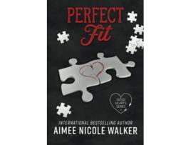 Livro Perfect Fit Fated Hearts Book Four paperback Or Softback de Walker Aimee Nicole (Inglês)