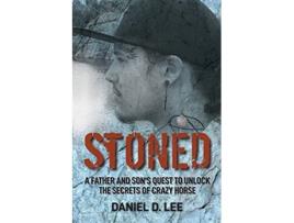 Livro Stoned A Father and Sons Quest to Unlock the Secrets of Crazy Horse de Daniel D Lee (Inglês)